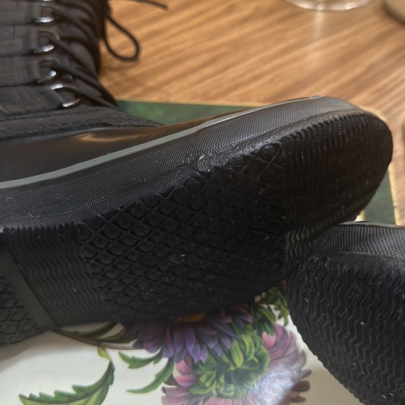 Kamik boots Black waterproof fake fur/Lace up - Size 8 EUC - Picture 11 of 14